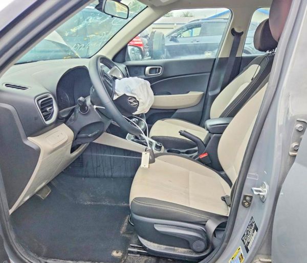 2021 HYUNDAI VENUE SEL & Denim — DENT