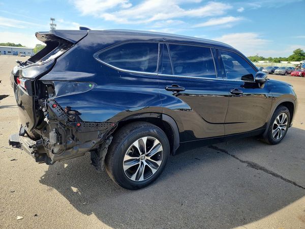 2022 TOYOTA HIGHLANDER