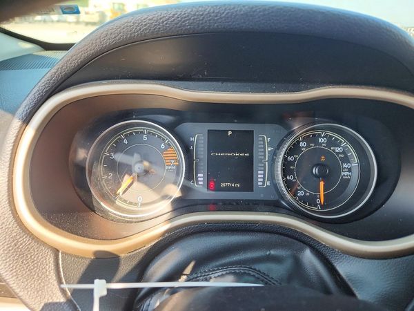 2016 JEEP CHEROKEE Sport — ODOM