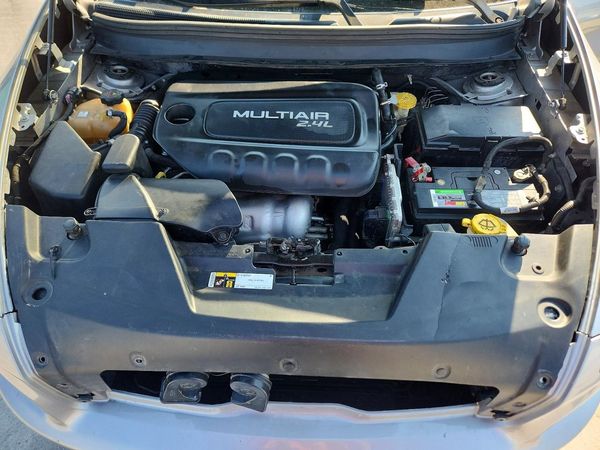 2016 JEEP CHEROKEE Sport — Engine bay