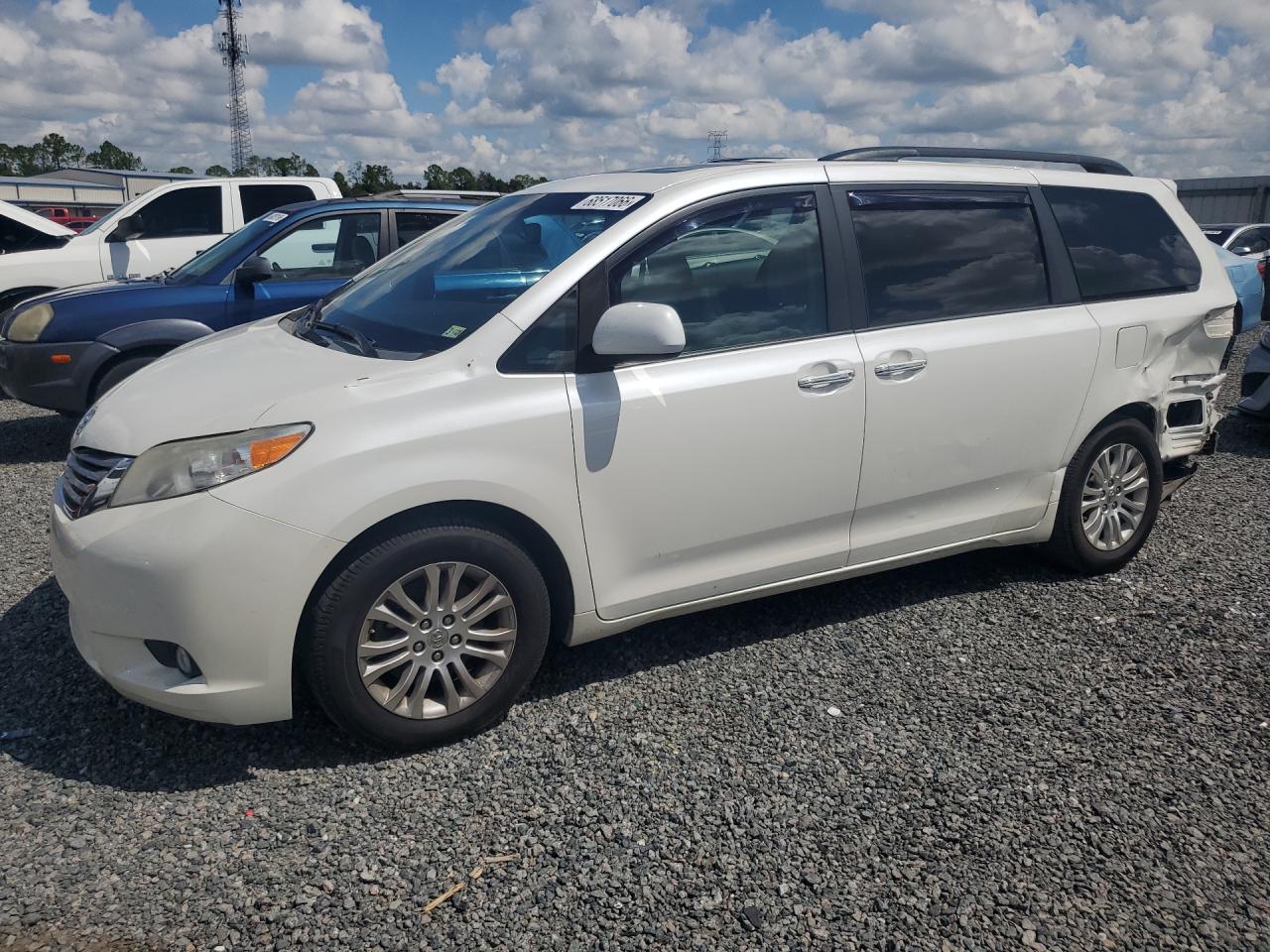 2016 TOYOTA SIENNA