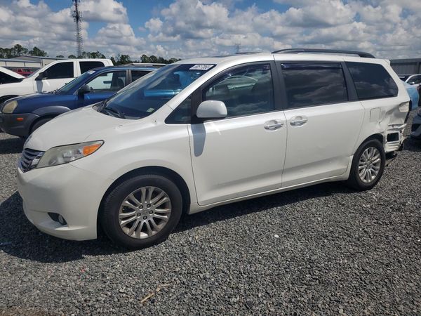 2016 TOYOTA SIENNA