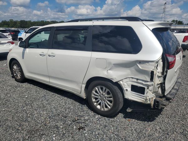 2016 TOYOTA SIENNA
