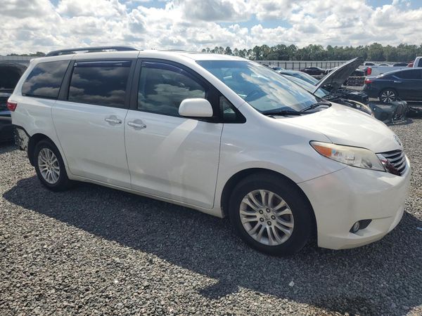 2016 TOYOTA SIENNA