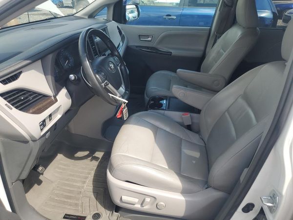 2016 TOYOTA SIENNA