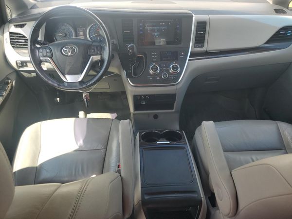 2016 TOYOTA SIENNA
