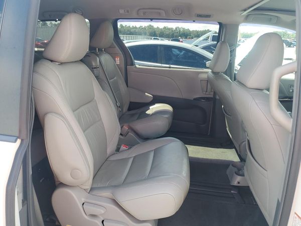2016 TOYOTA SIENNA