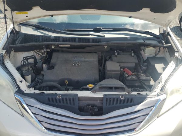 2016 TOYOTA SIENNA