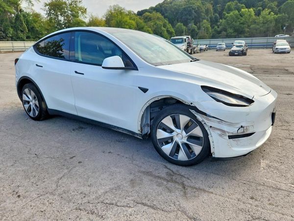 2021 TESLA MODEL Y — Passenger 3/4