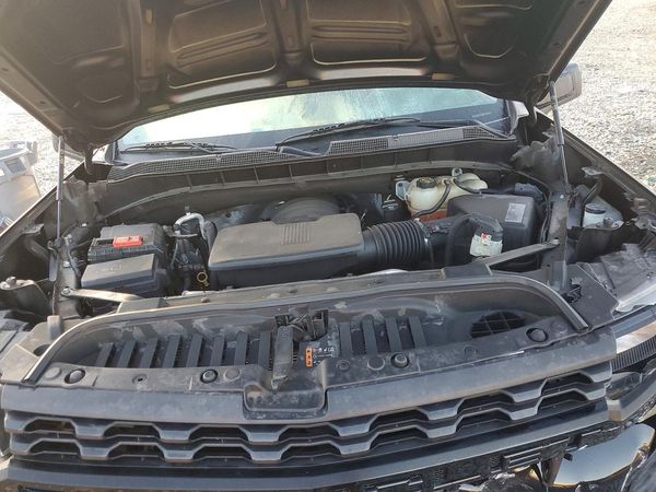 2019 CHEVROLET SILVERADO Custom — Engine bay