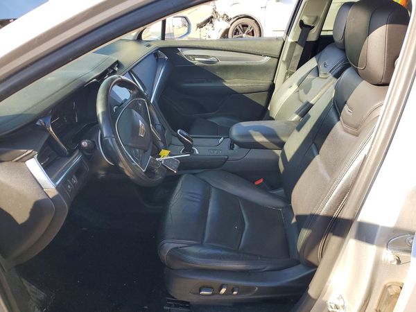 2019 CADILLAC XT5 Luxury — DENT