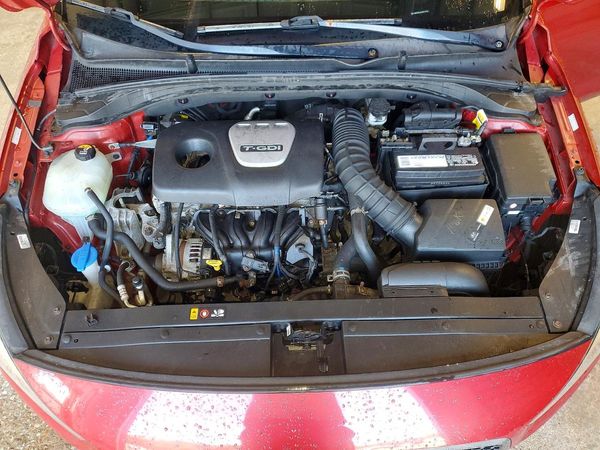 2018 HYUNDAI ELANTRA Elantra GT Sport — Engine bay