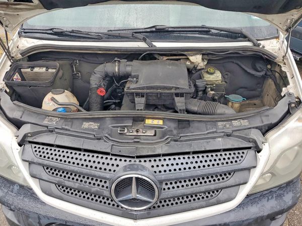 2015 MERCEDES-BENZ SPRINTER — Engine bay
