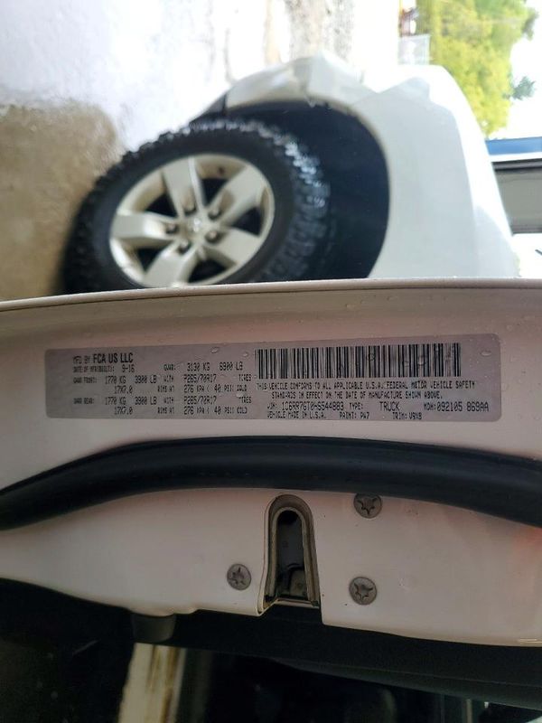 2017 RAM 1500 SLT — VINS