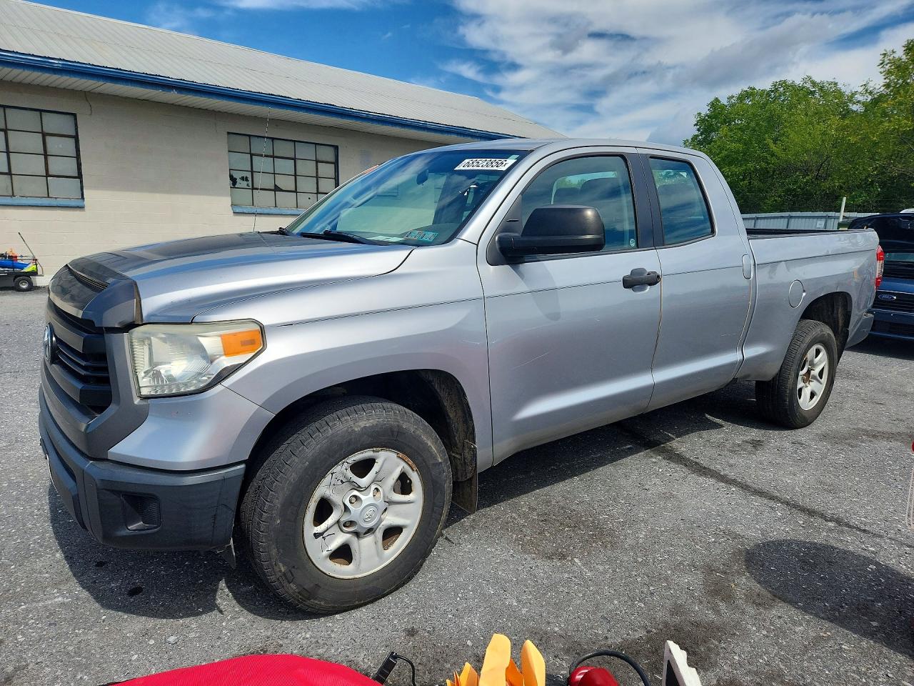 2014 TOYOTA TUNDRA SR5 — Front 3/4