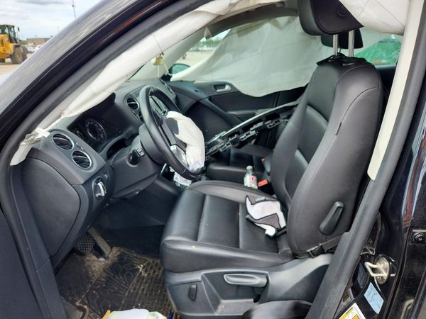 2017 VOLKSWAGEN TIGUAN — DENT