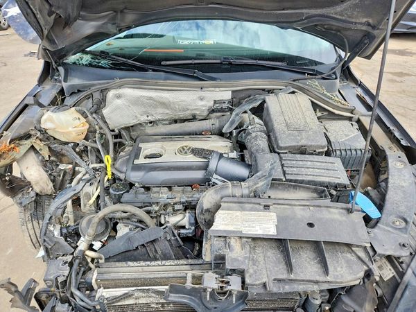 2017 VOLKSWAGEN TIGUAN — Engine bay