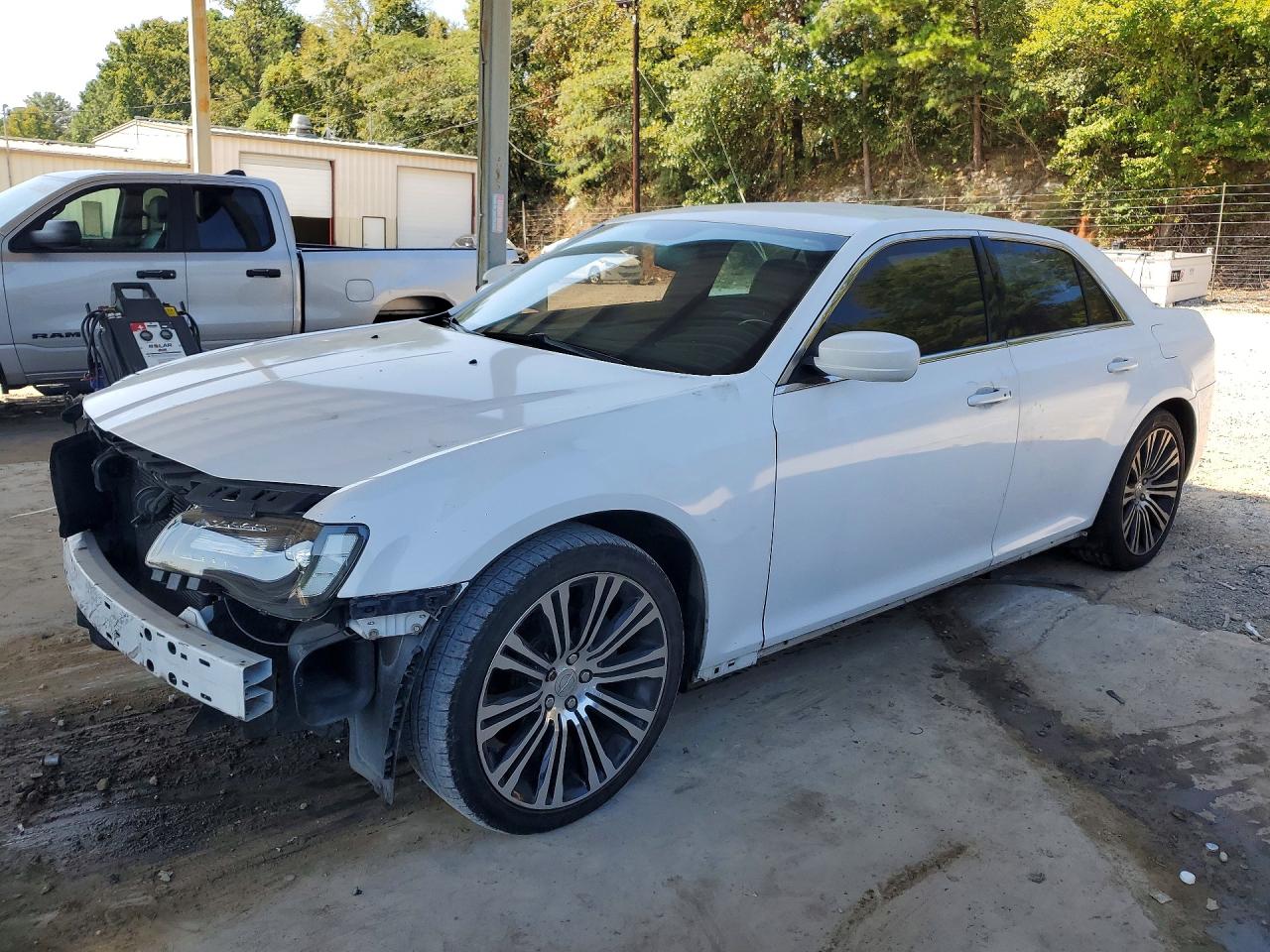 2013 CHRYSLER 300 — Front 3/4