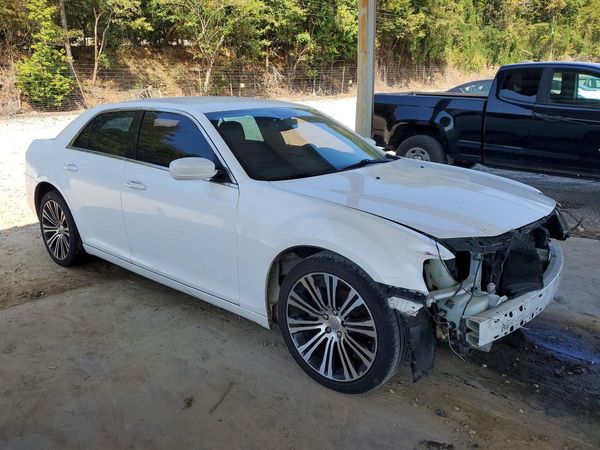 2013 CHRYSLER 300 — Passenger 3/4