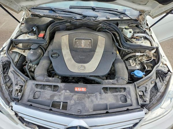 2012 MERCEDES-BENZ C — Engine bay