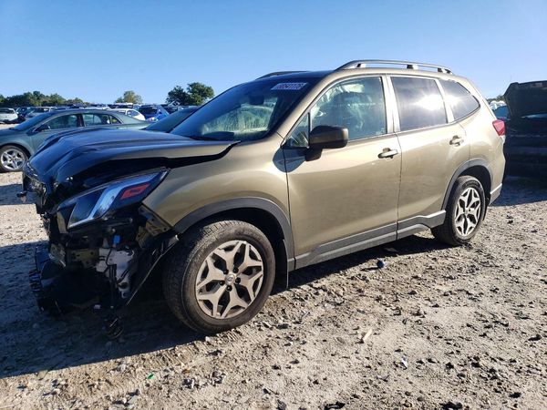 2022 SUBARU FORESTER Premium