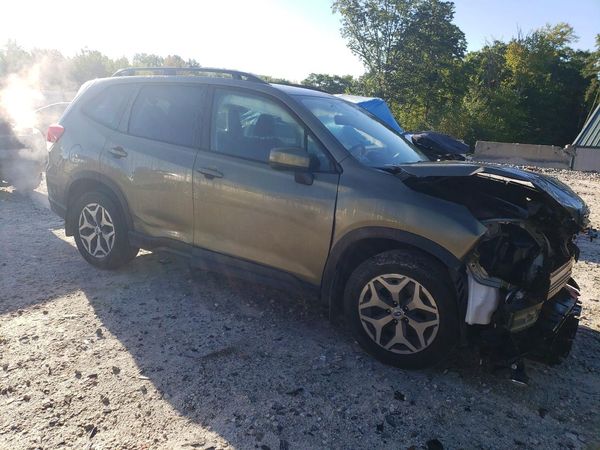 2022 SUBARU FORESTER Premium