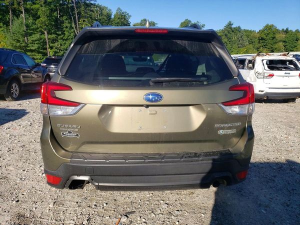 2022 SUBARU FORESTER Premium