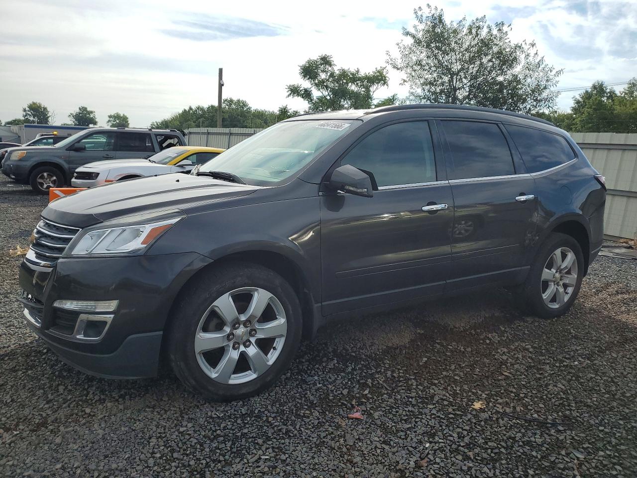 2017 CHEVROLET TRAVERSE 1LT — Front 3/4