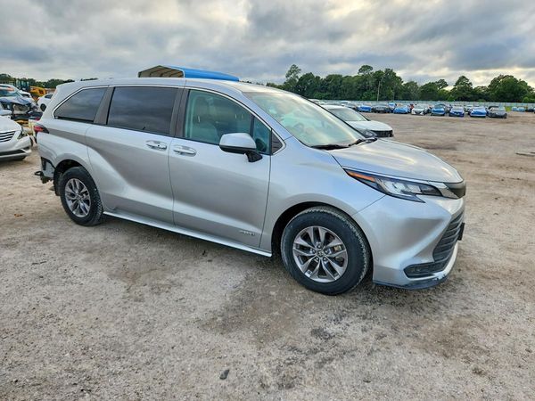 2021 TOYOTA SIENNA — Passenger 3/4