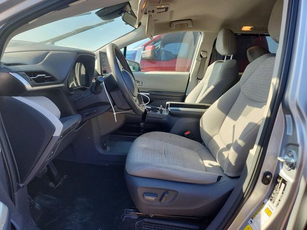 2021 TOYOTA SIENNA — DENT