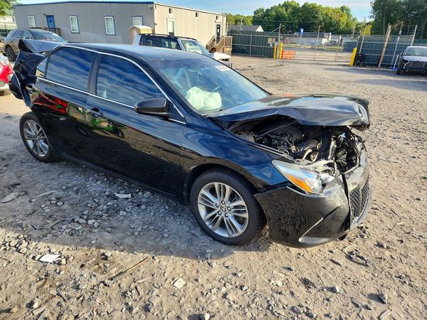 2016 TOYOTA CAMRY — Passenger 3/4