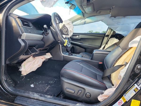 2016 TOYOTA CAMRY — DENT