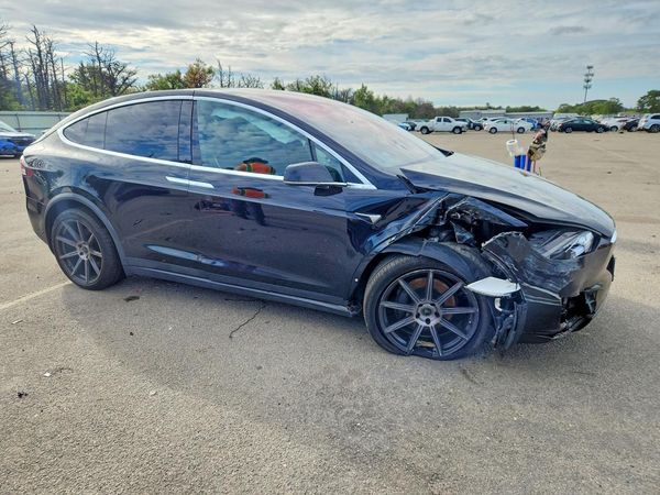 2018 TESLA MODEL X — Passenger 3/4