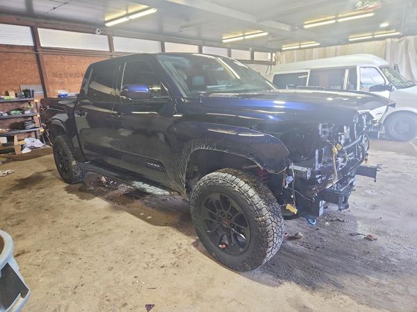 2024 TOYOTA TUNDRA — Passenger 3/4