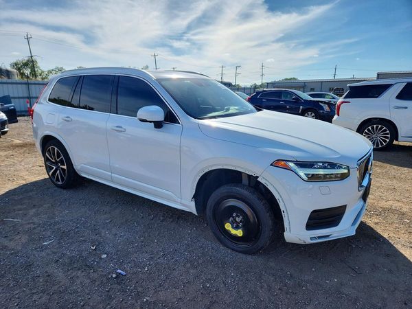 2020 VOLVO XC90 Momentum