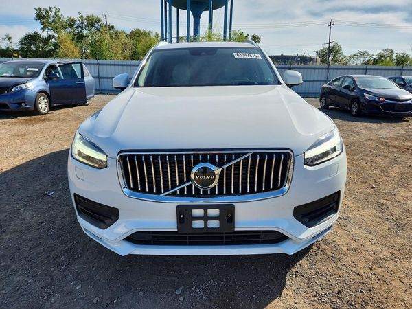2020 VOLVO XC90 Momentum