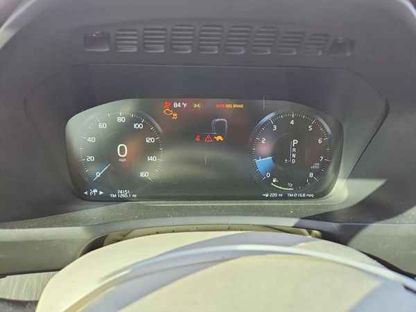 2020 VOLVO XC90 Momentum