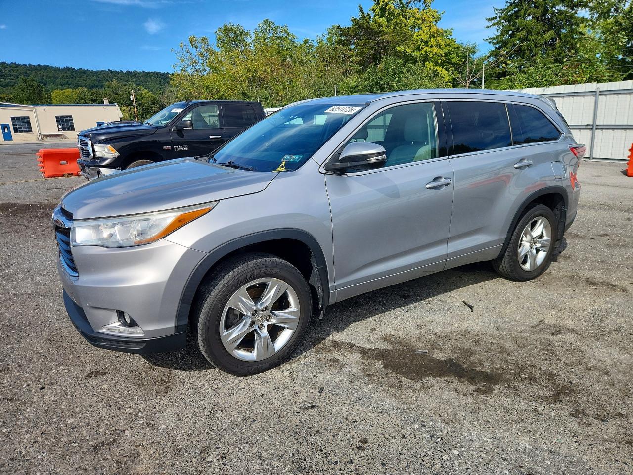2014 TOYOTA HIGHLANDER Base/Hybrid — Front 3/4