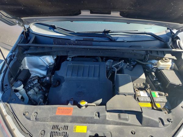 2014 TOYOTA HIGHLANDER Base/Hybrid — Engine bay