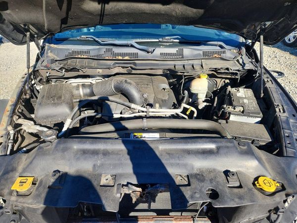 2015 RAM 1500 Laramie — Engine bay