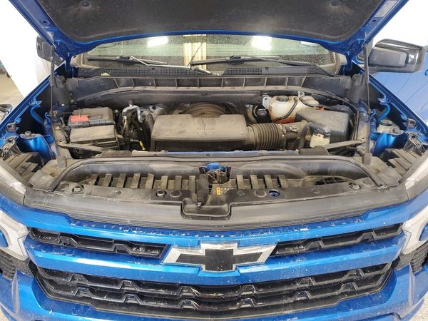 2022 CHEVROLET SILVERADO RST — Engine bay