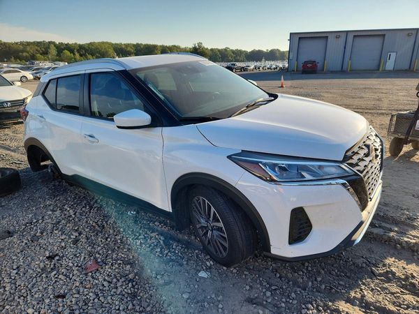 2024 NISSAN KICKS