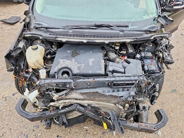 2017 FORD EDGE Titanium — Engine bay