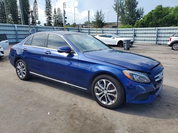 2017 MERCEDES-BENZ C-CLASS C300-4M — Passenger 3/4