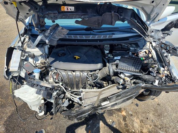 2015 HYUNDAI ELANTRA GLS(Middle) — Engine bay