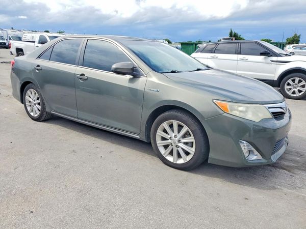 2014 TOYOTA CAMRY SOLA Hybrid