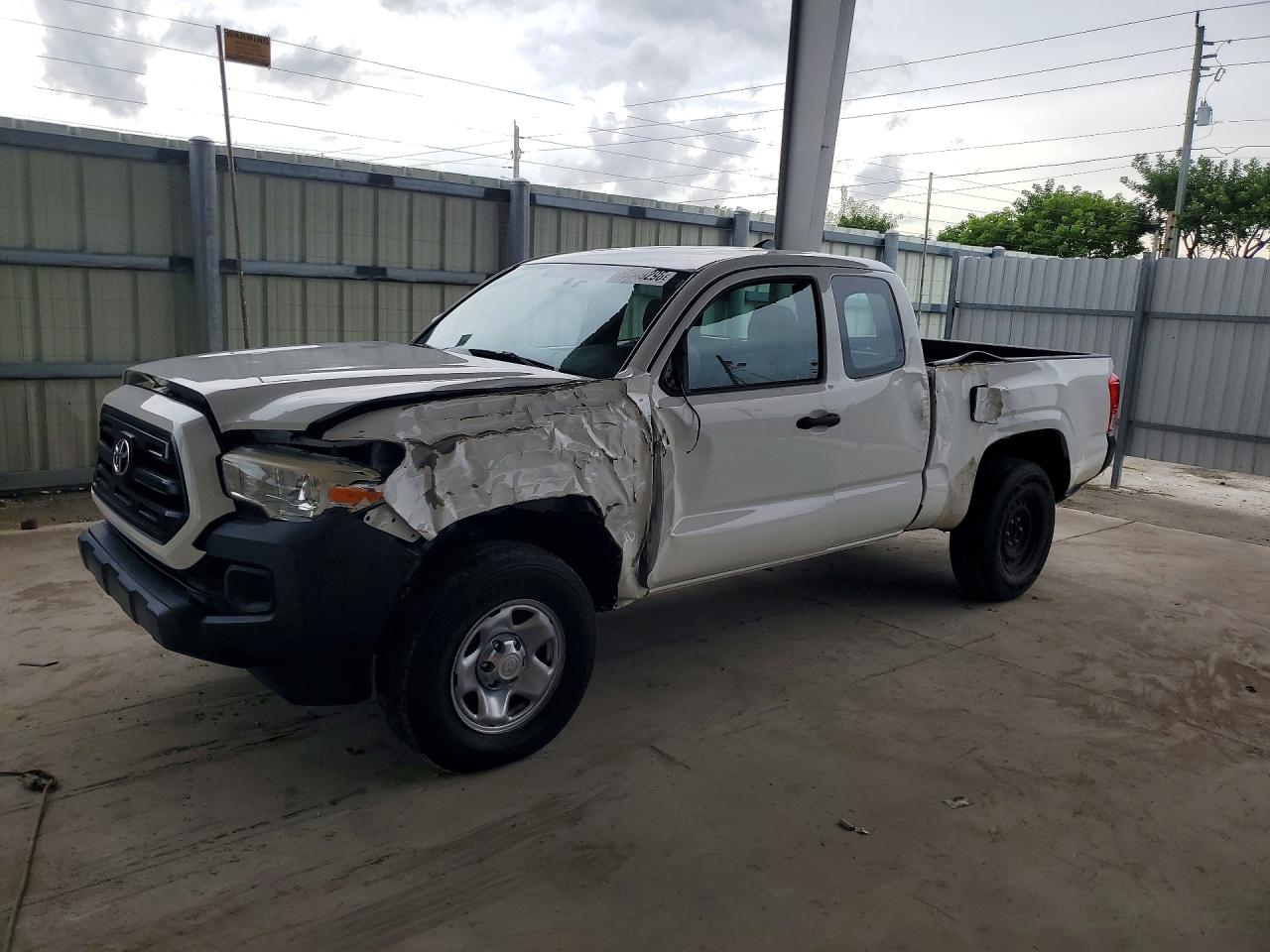 2016 TOYOTA TACOMA — Front 3/4