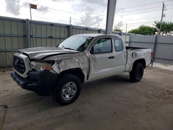 2016 TOYOTA TACOMA — Front 3/4