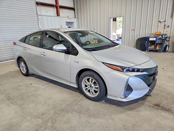 2018 TOYOTA PRIUS Plus/Premium/Advanced — Passenger 3/4