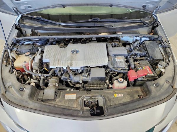 2018 TOYOTA PRIUS Plus/Premium/Advanced — Engine bay